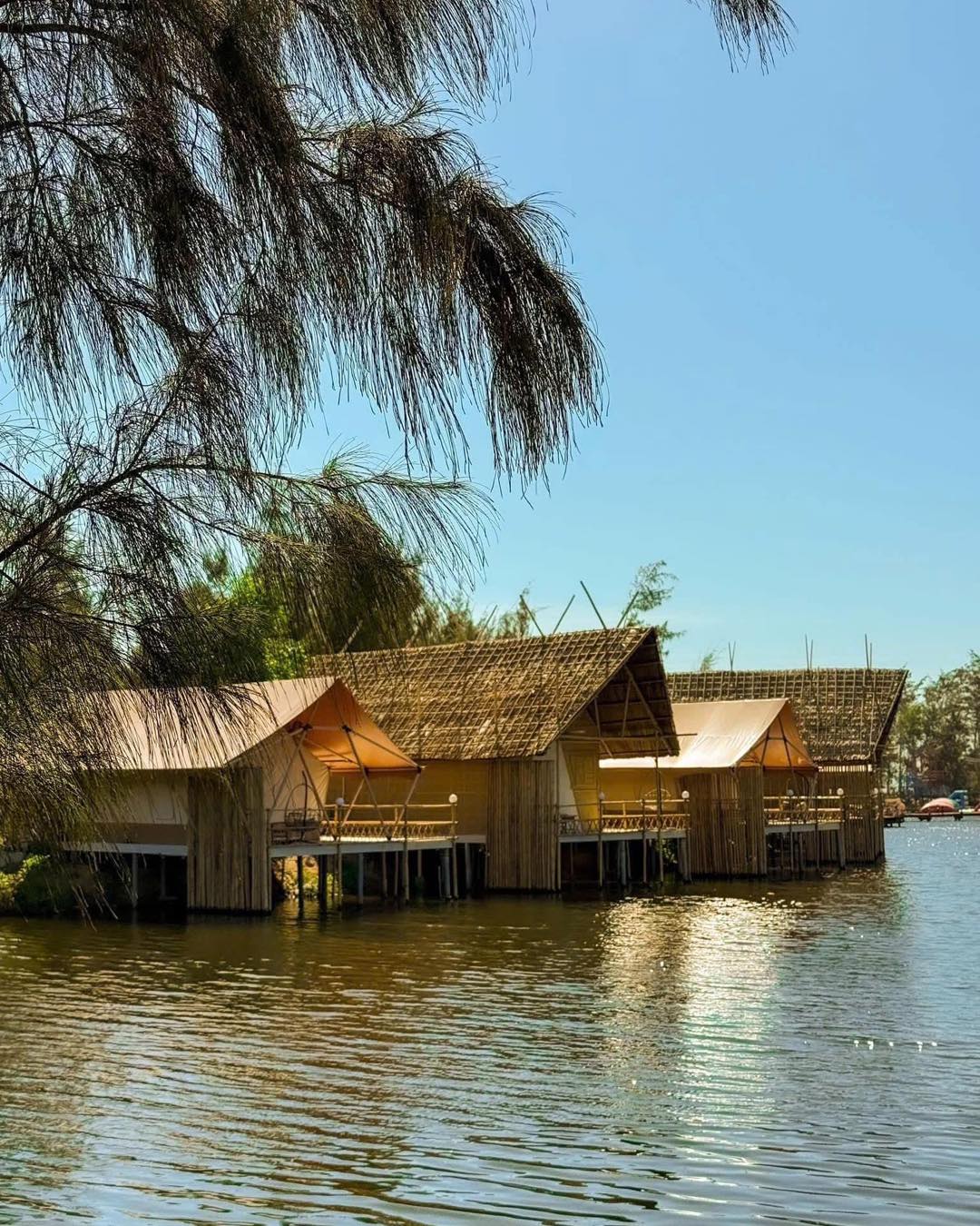 LỀU SAFARI LAKE VIEW (PHONG CÁCH MÔNG CỔ – VIEW HỒ CHILL) 1